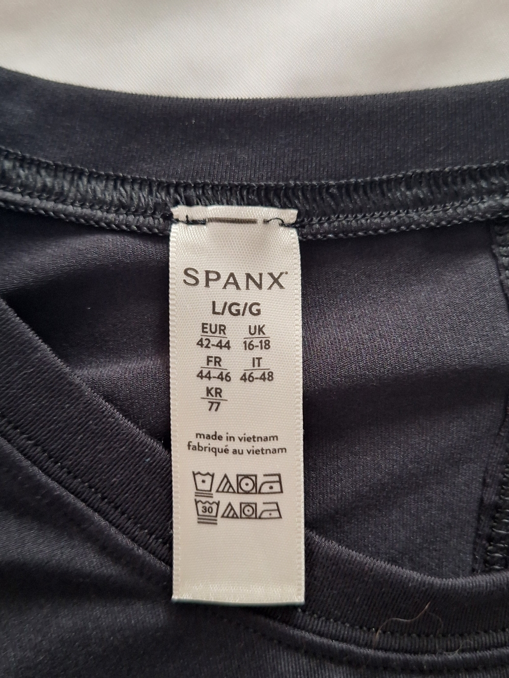 Spanx Black Long Sleeve with Thump Holes Open Back Women's Shirt Large - Picture 3 of 8